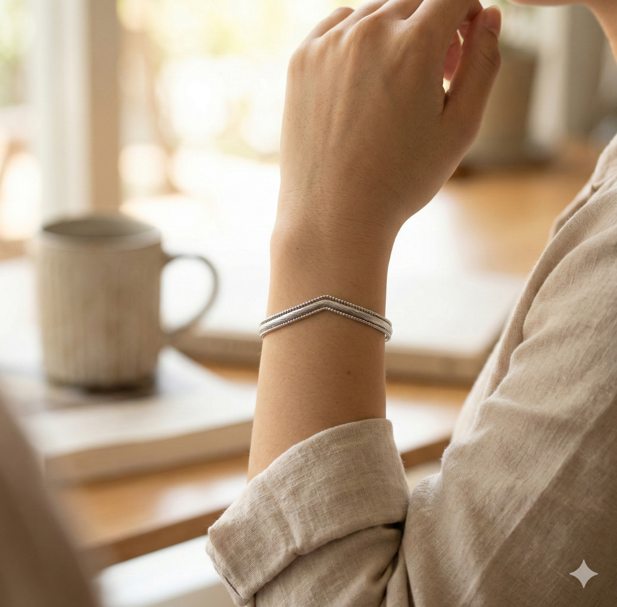 Silberfarbenes V-Design Armband Für Damen