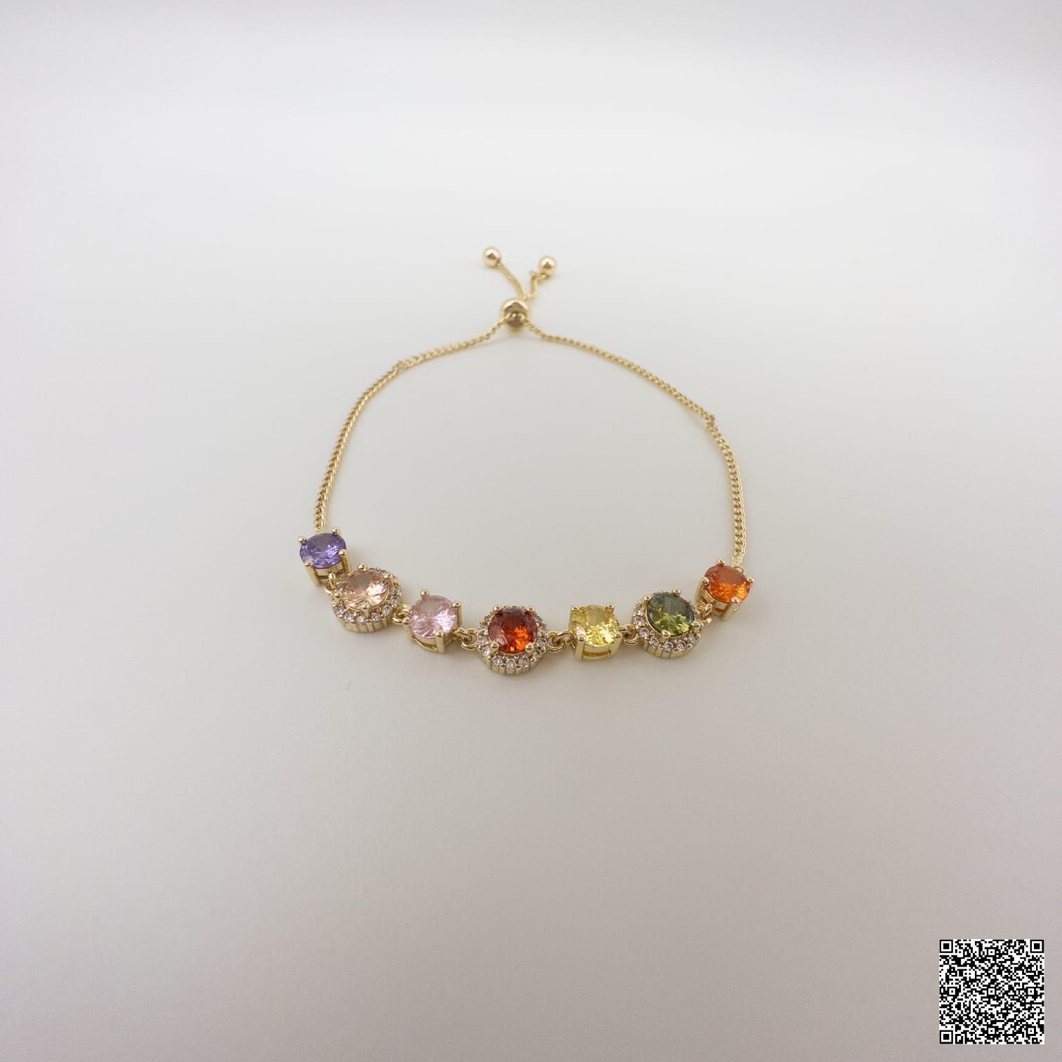 Goldenes Armband Mit Bunten Zirkonia-Steinen Verstellbares