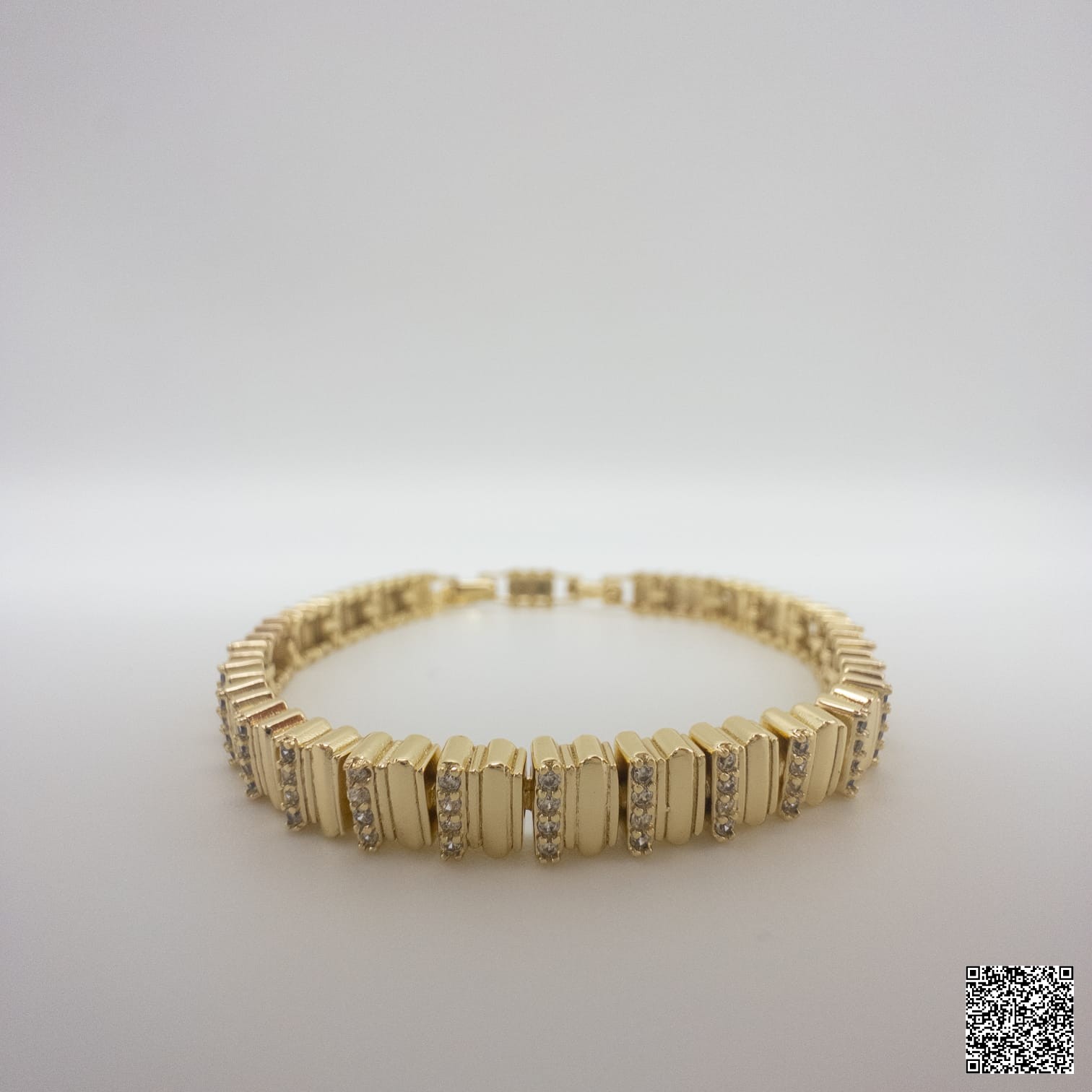 Goldenes Tennis Armband Mit Zirkonia Elegantes Damenarmband