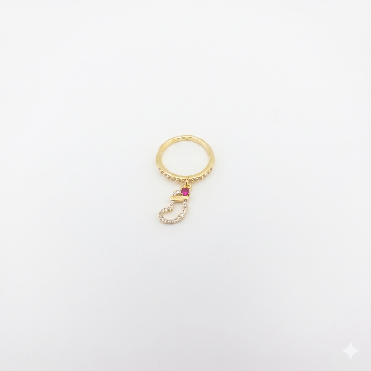 Goldfarbener Ring Mit Weihnachtsstrumpf-Anhänger & Zirkonia