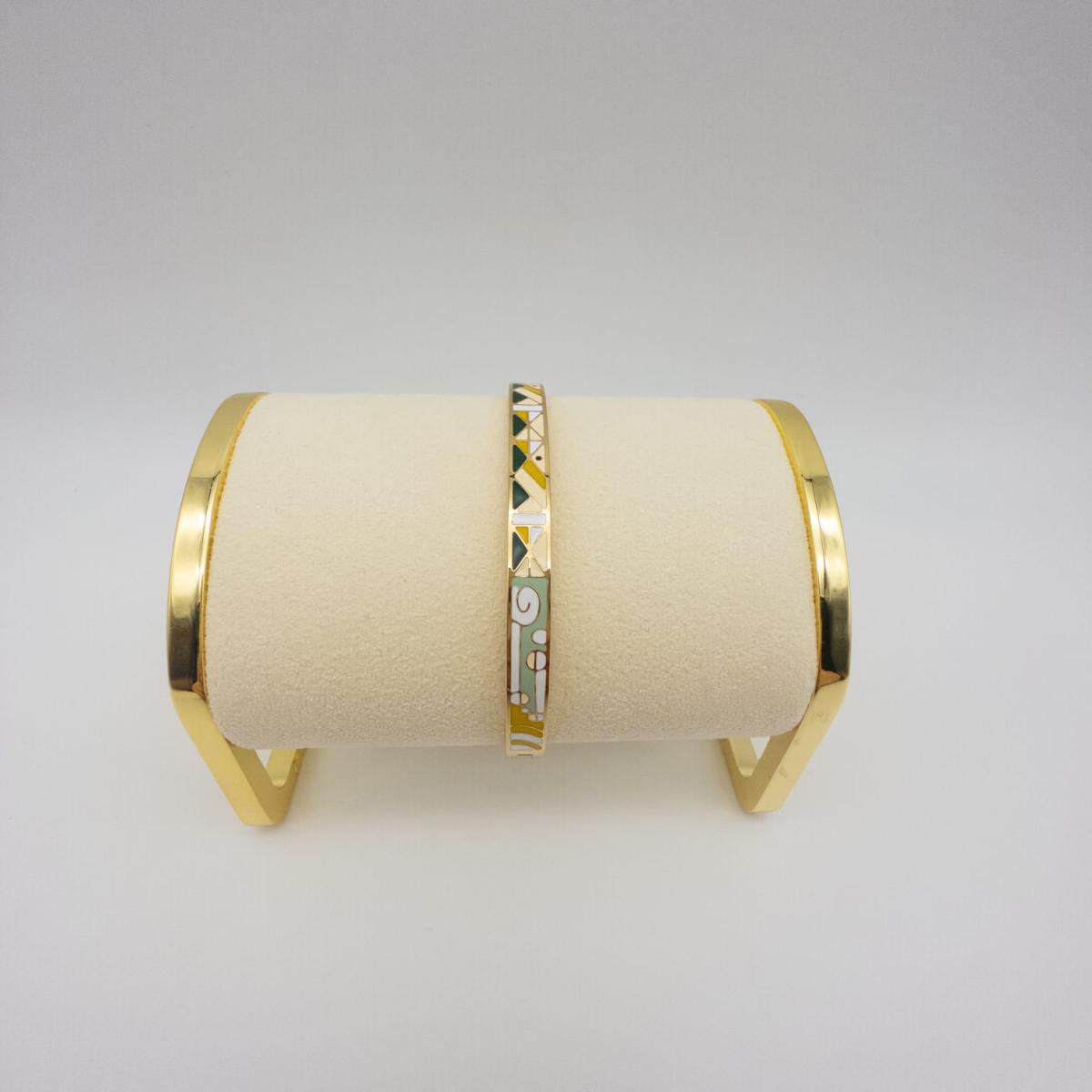 Eleganter Goldfarbener Armreif Mit Geometrischem Muster Damen