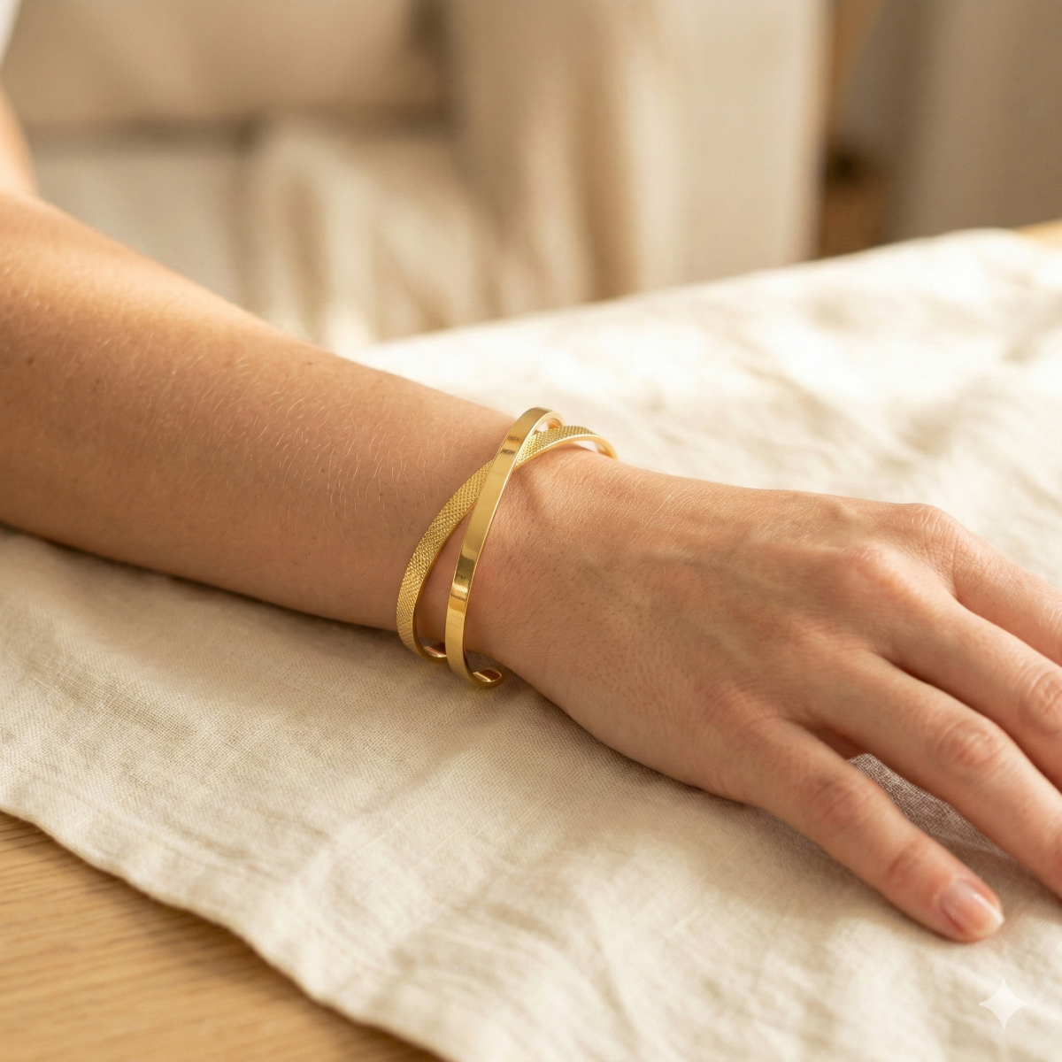 Eleganter Offener Armreif In Gold Minimalistischer Damen