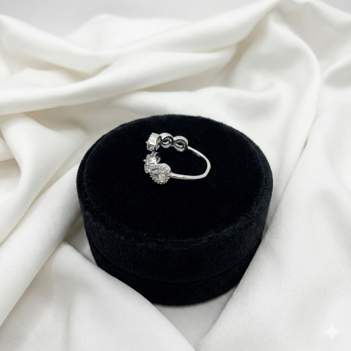 Elegantes Schmuckset Aus Armband Und Ring Mit Funkelnden