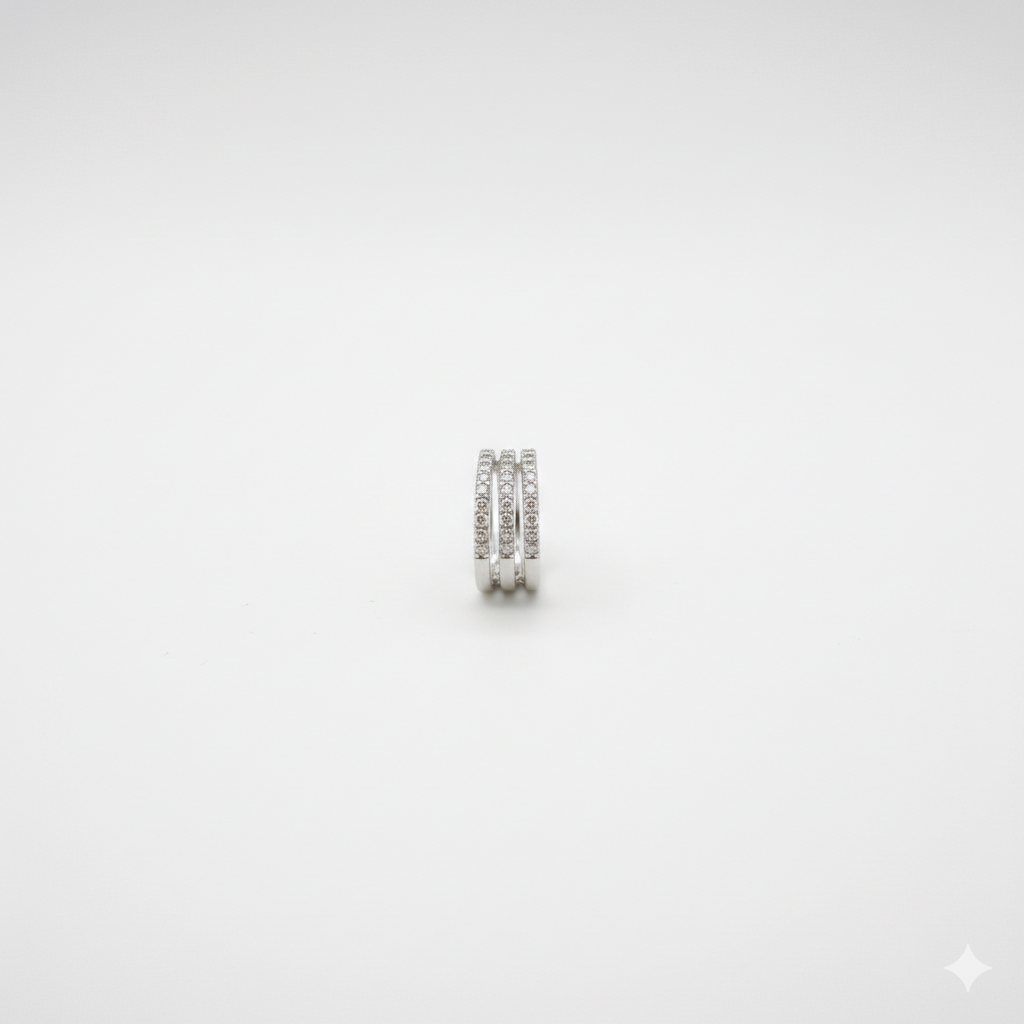 Silberfarbener Ear Cuff Mit Zirkonia