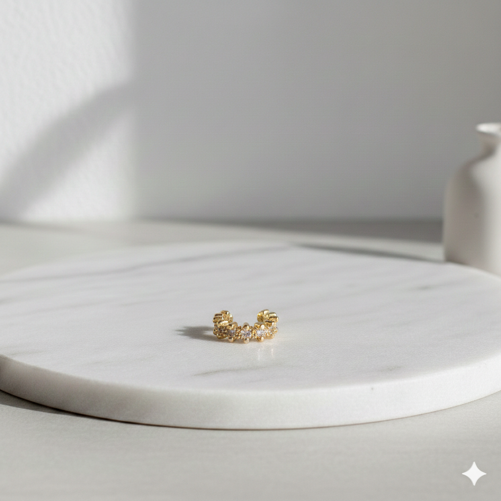 Goldfarbener Ear Cuff Mit Zirkonia