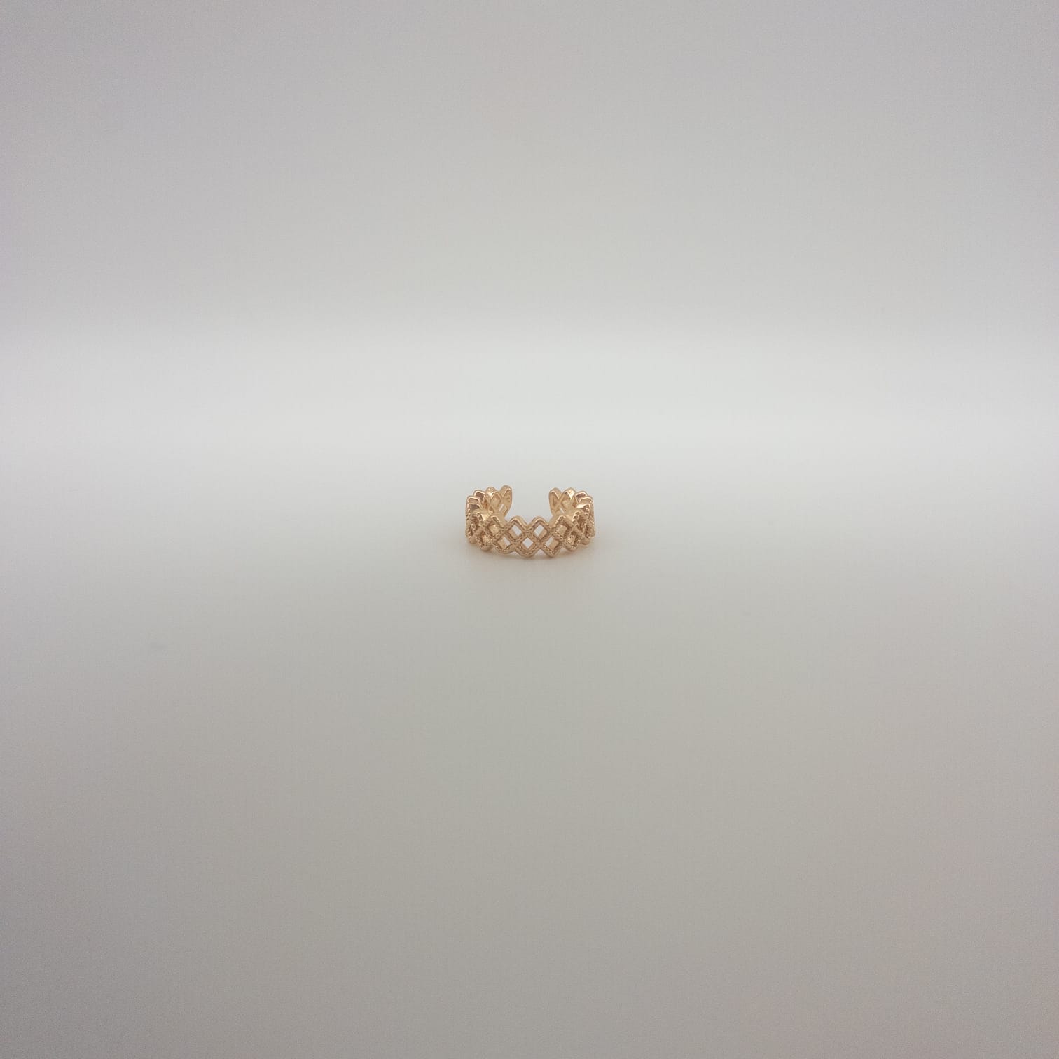 Eleganter Gitter Ear Cuff Für Damen Goldfarbener Ohrschmuck Ohne