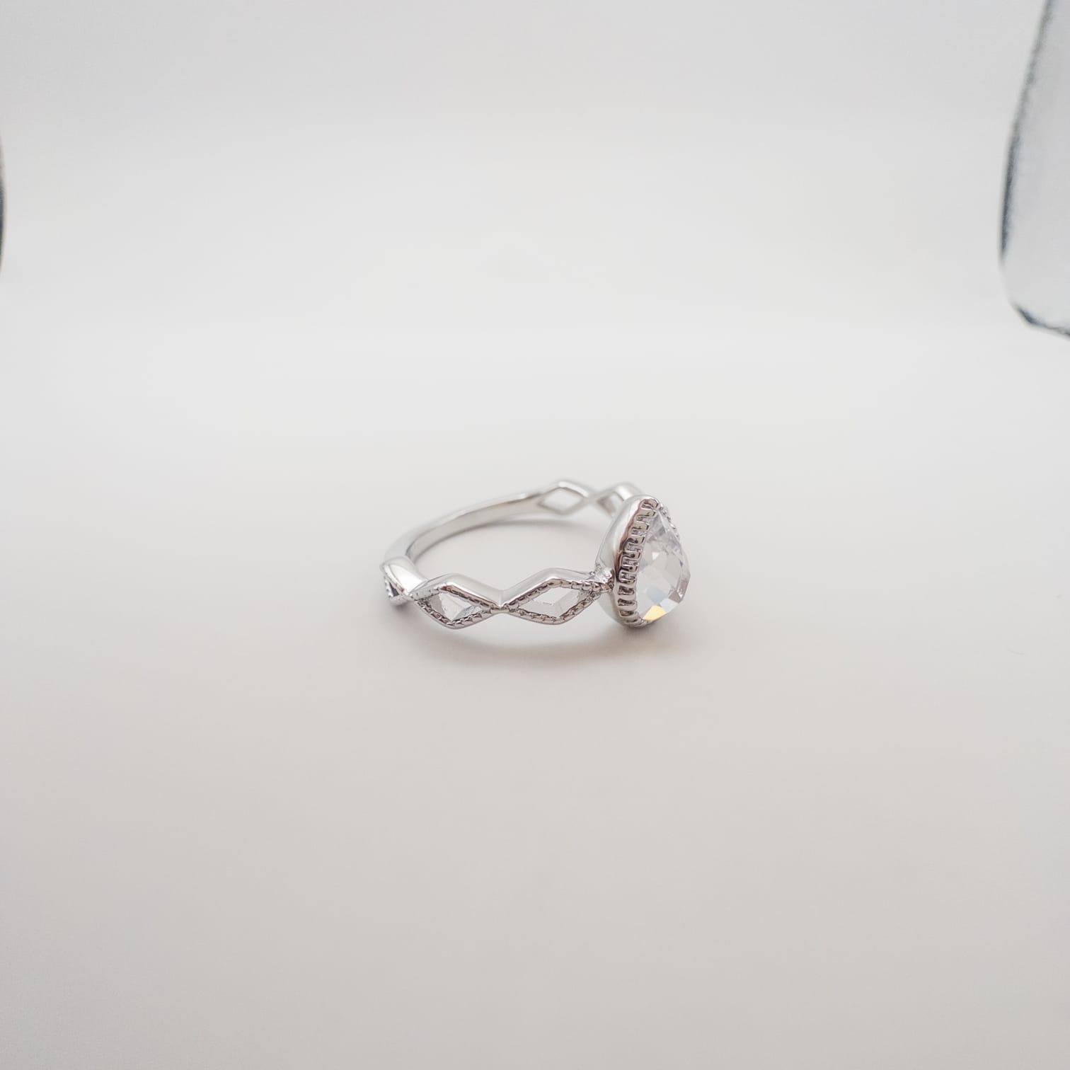 Eleganter Damen Ring Silber Mit Funkelndem Tropfenstein