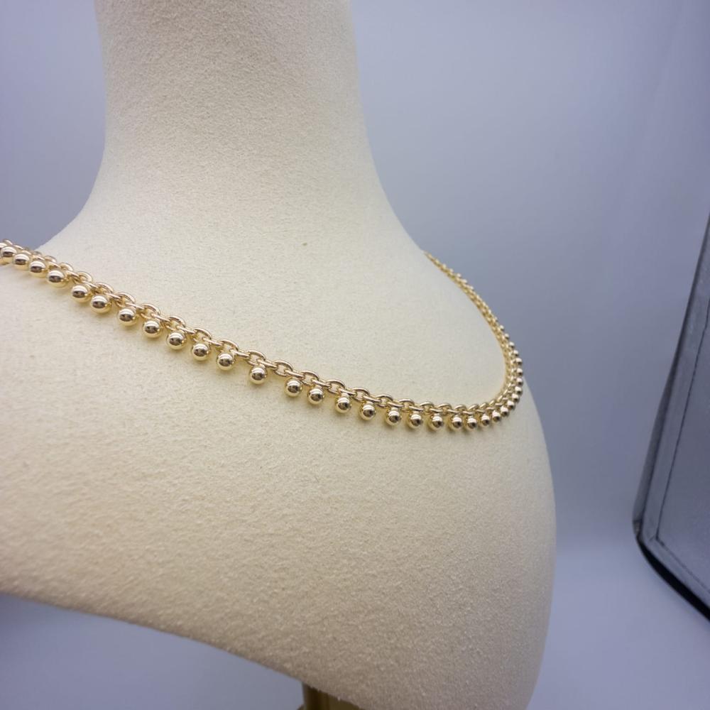 Elegante Goldfarbene Perlenkette Mit Feinem Kugel-Gliederdesign