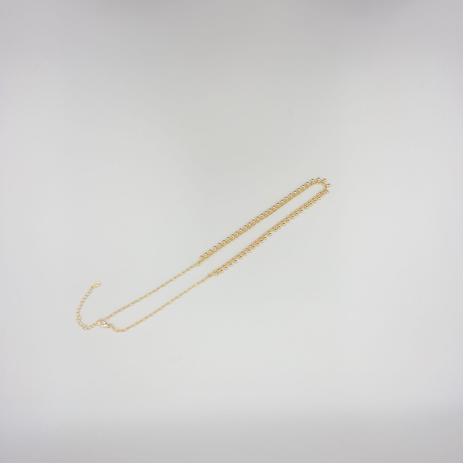 Elegante Goldfarbene Perlenkette Mit Feinem Kugel-Gliederdesign