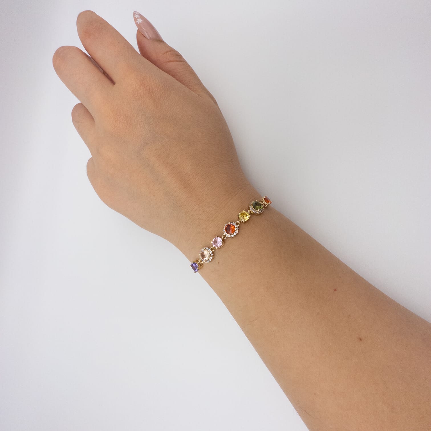 Goldenes Armband Mit Bunten Zirkonia-Steinen Verstellbares