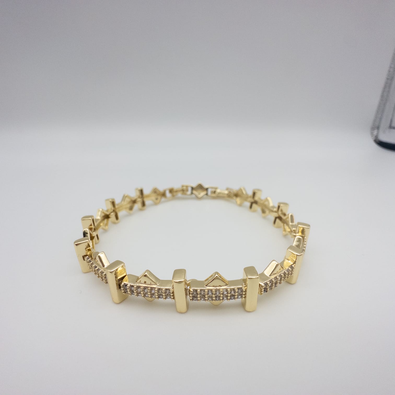 Vergoldetes Damen Tennisarmband Mit Zirkonia Elegantes
