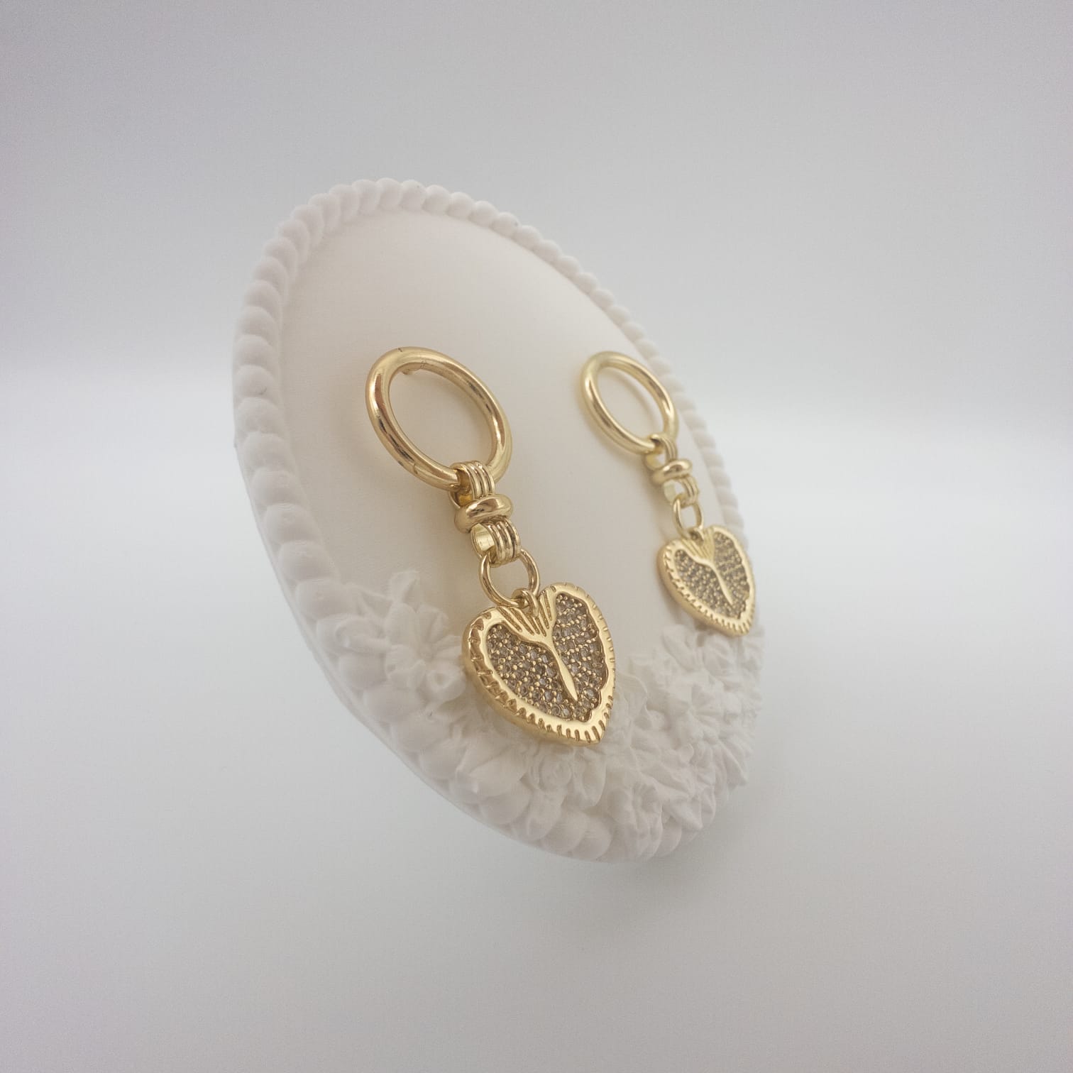 Goldfarbene Creolen Mit Herz Anhänger Und Zirkonia Elegante Damen