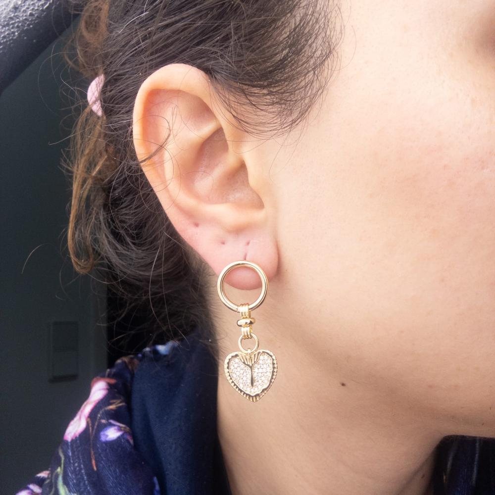 Goldfarbene Creolen Mit Herz Anhänger Und Zirkonia Elegante Damen