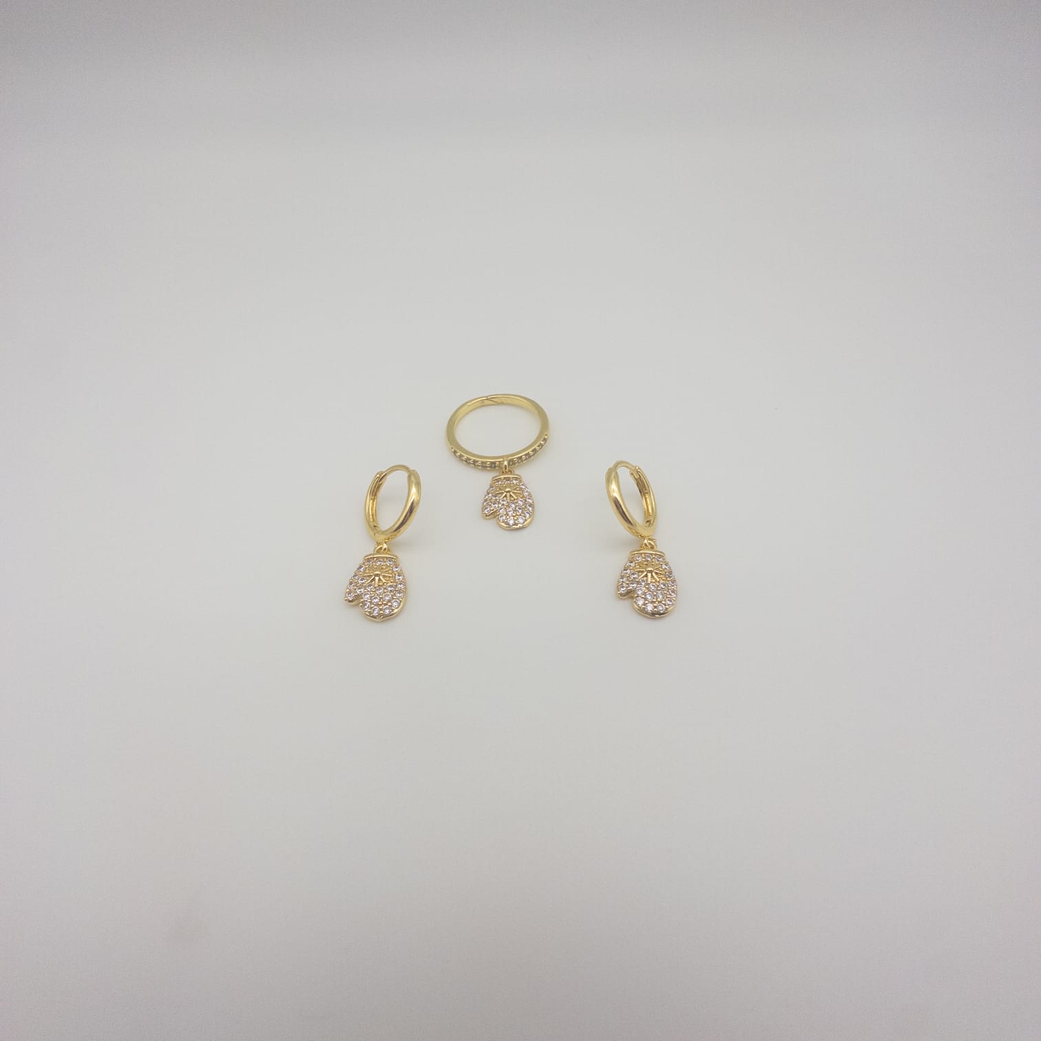 Goldfarbene Schmuckset Mit Ring Und Ohrringen Eleganter Klee