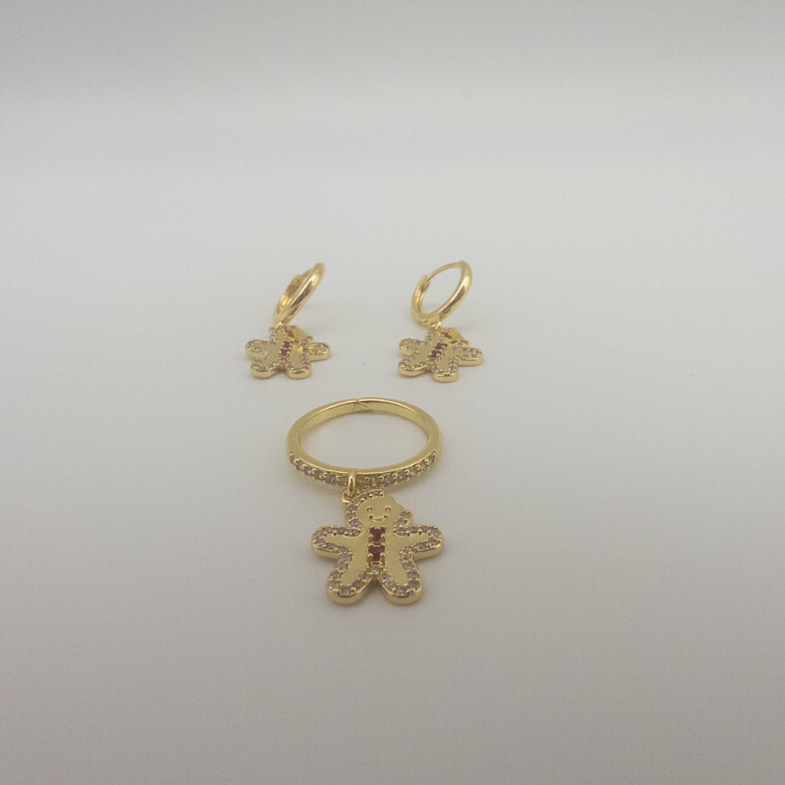 Goldfarbenes Kleeblatt Schmuckset Mit Ohrringen Und Ring