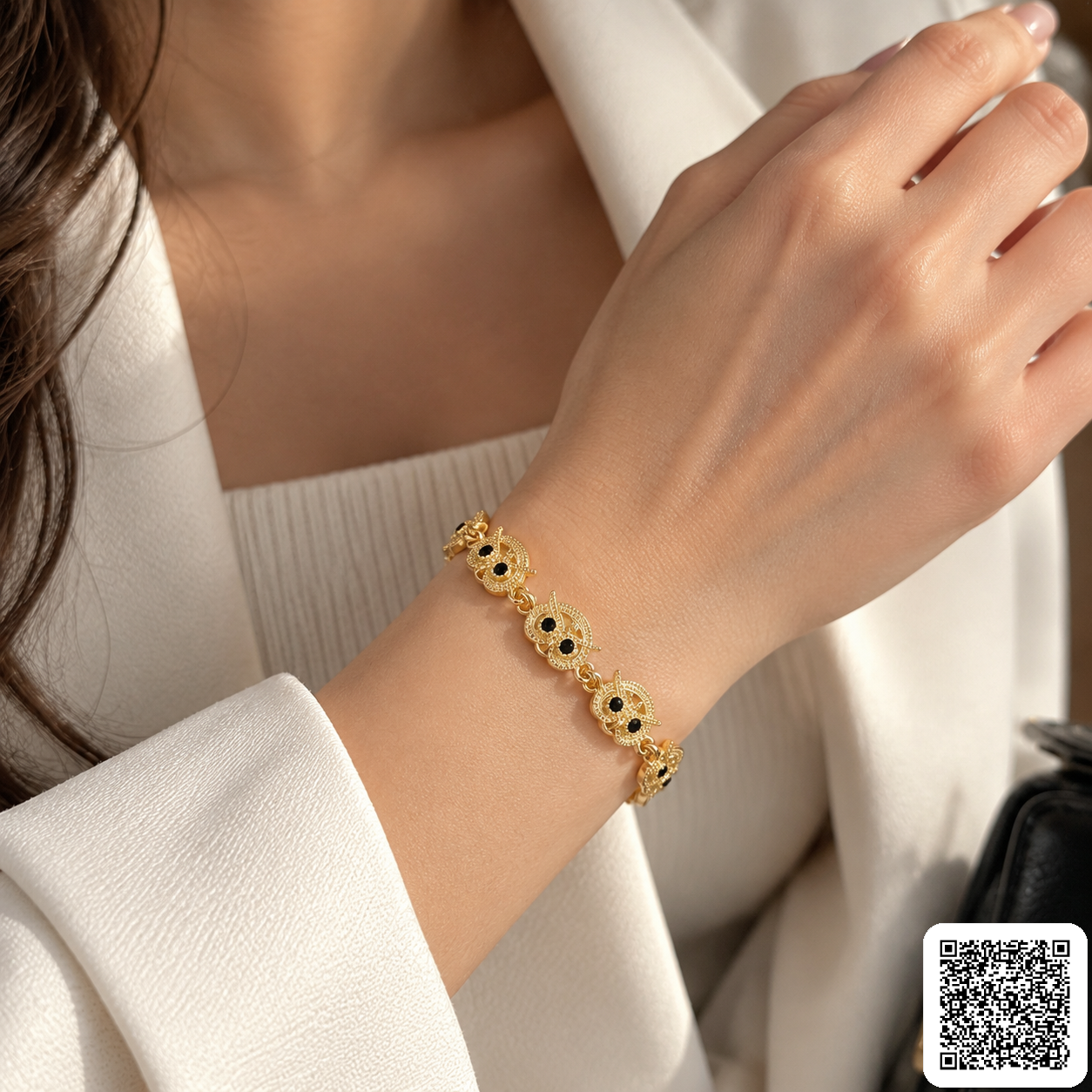 Goldfarbenes Eulen-Armband Mit Schwarzen Akzenten Hover