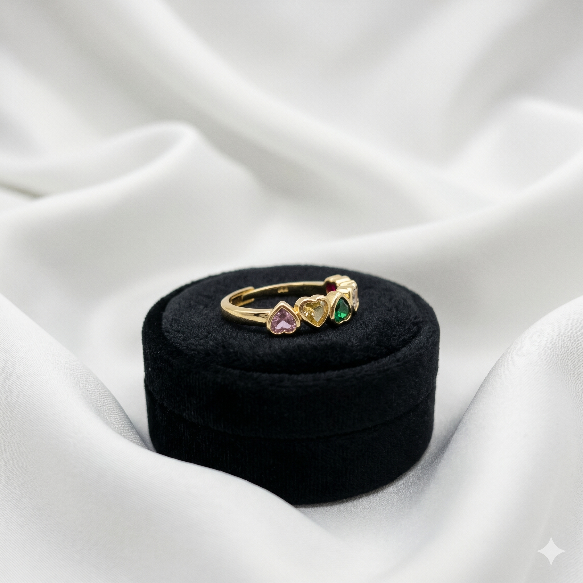 Eleganter Goldring Mit Bunten Herzsteinen