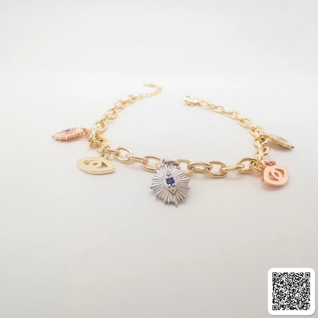 Goldfarbenes Charm-Armband Mit Nazar- Und Augen-Anhängern
