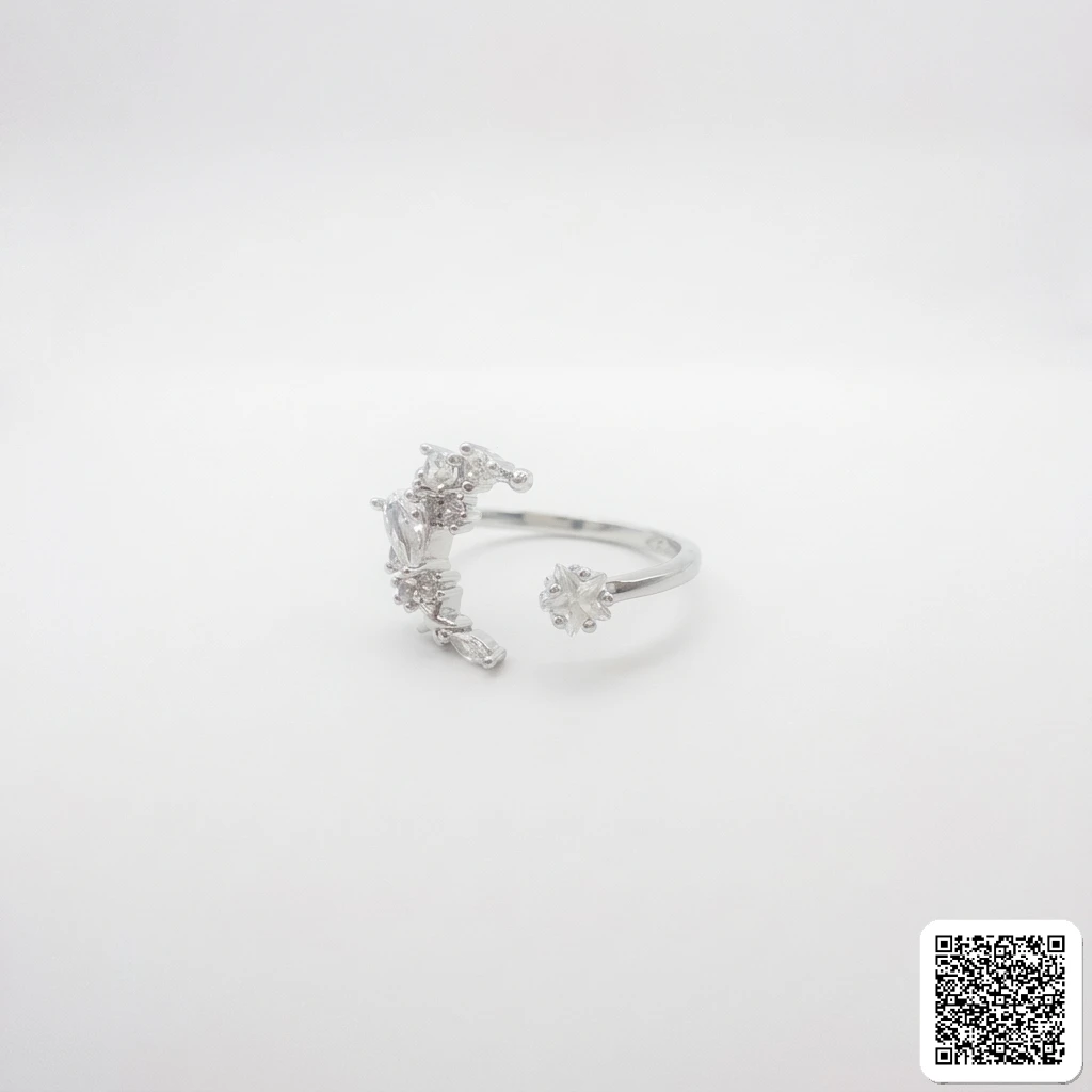 Eleganter Damen Ring Silber Mit Funkelnden Blüten-Details