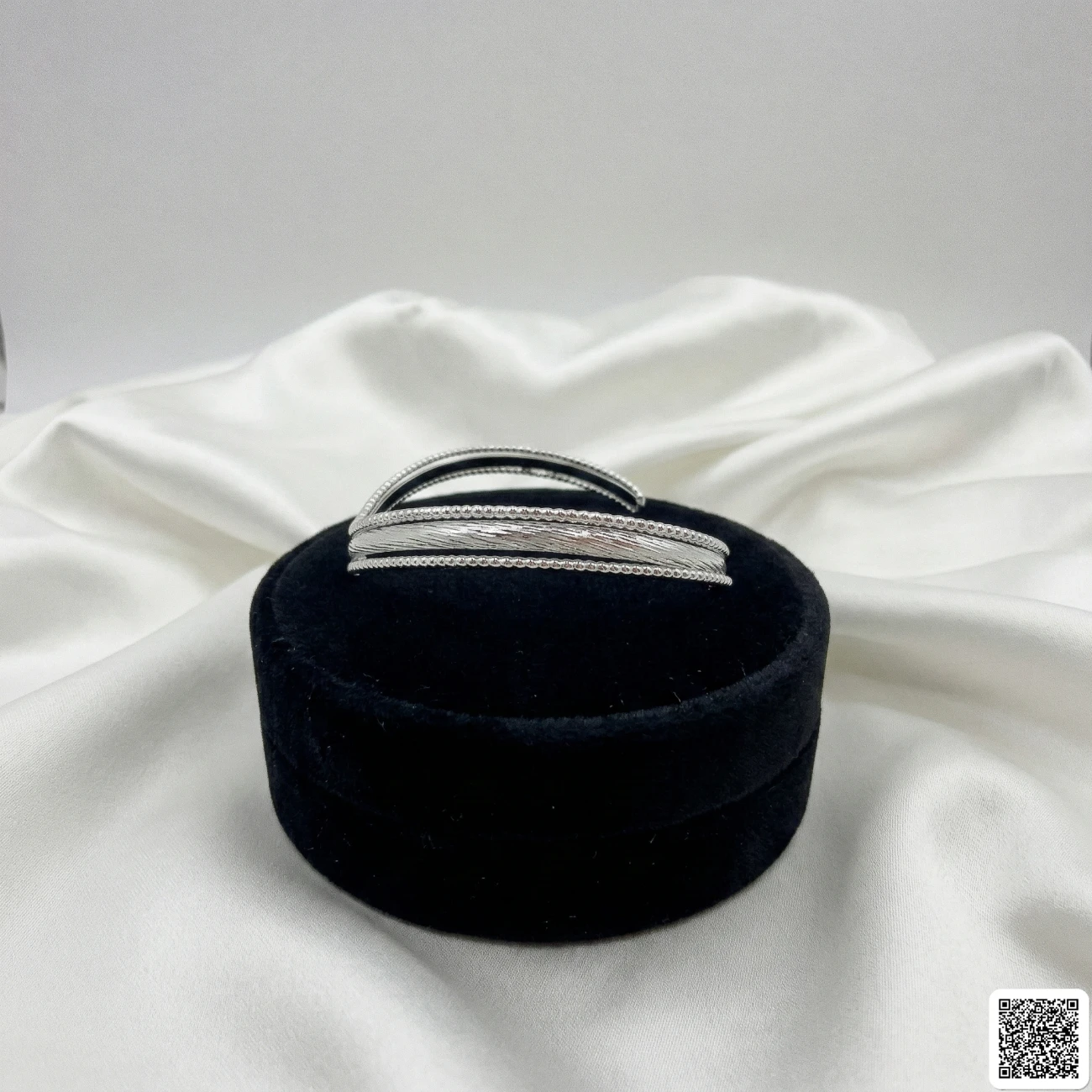 Silberfarbenes V-Design Armband Für Damen
