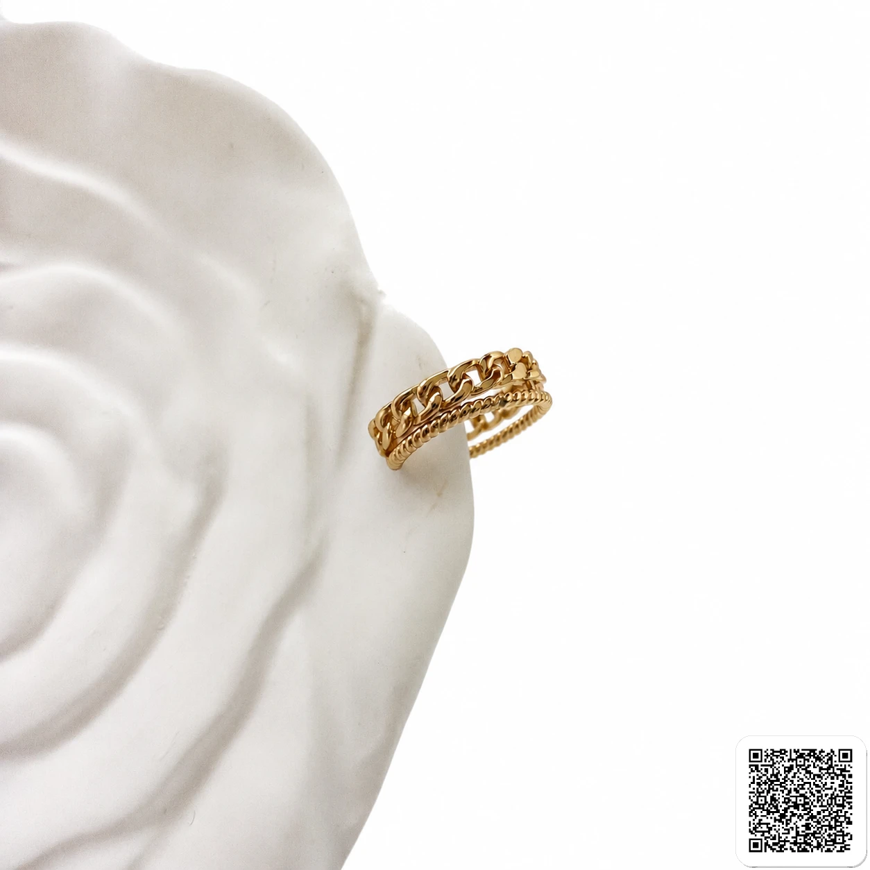 Goldfarbener Ear Cuff im Ketten-Design – Elegante Ohrklemme