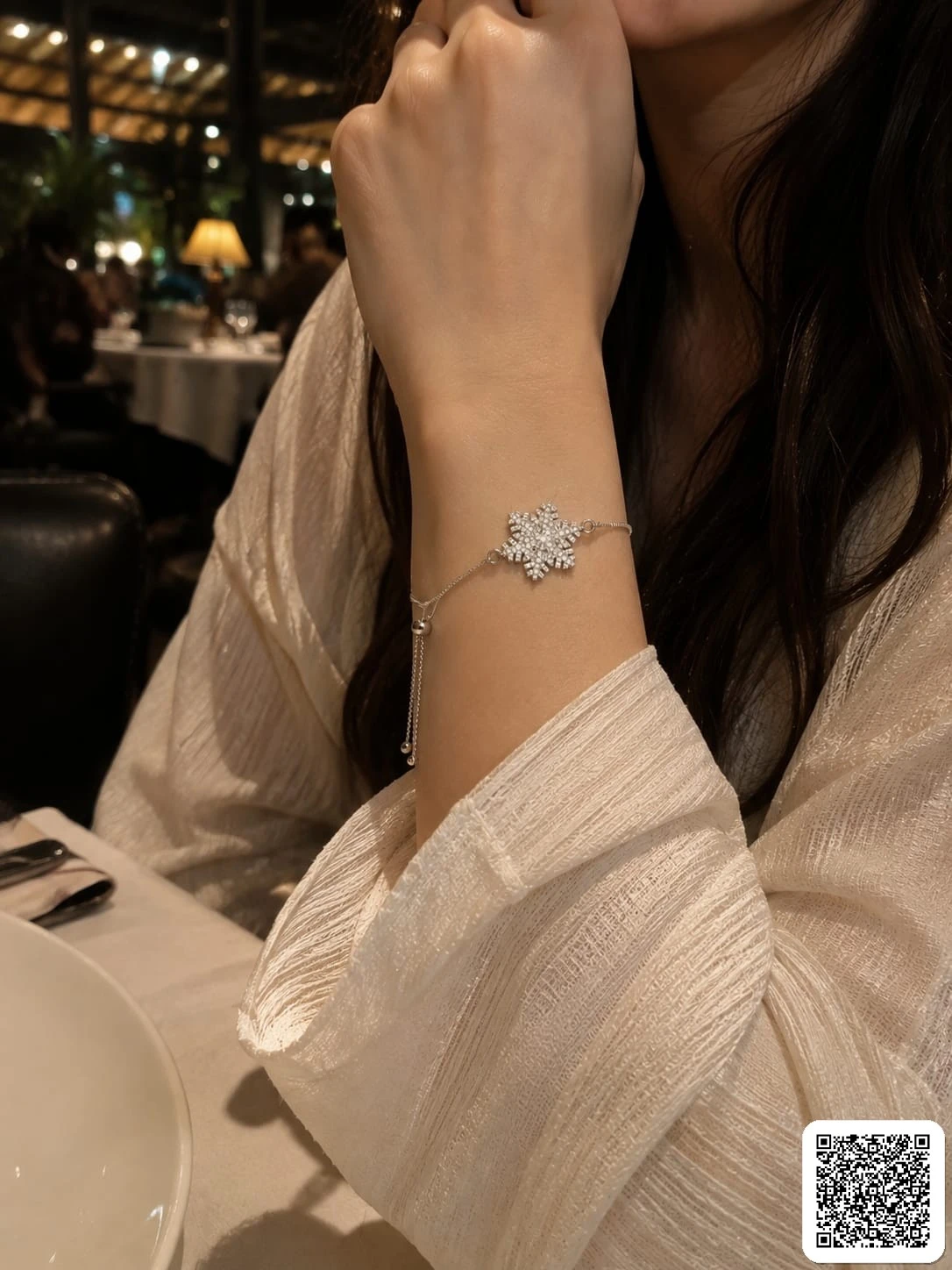 Elegantes Damenarmband Mit Funkelndem Schneeflocken-Anhänger