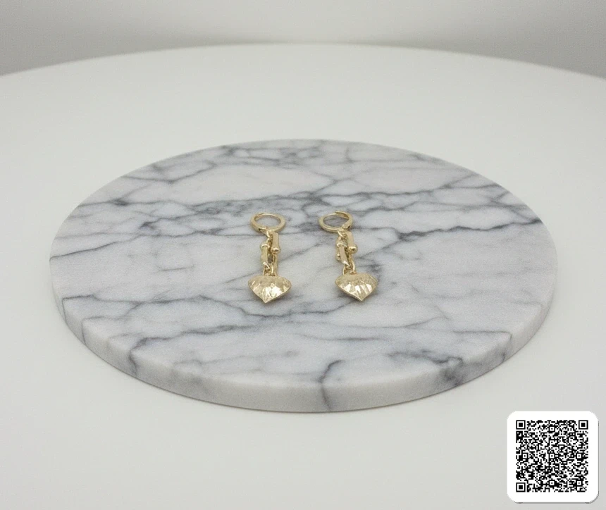 Goldfarbene Herz-Hängeohrringe Elegante Mini Creolen
