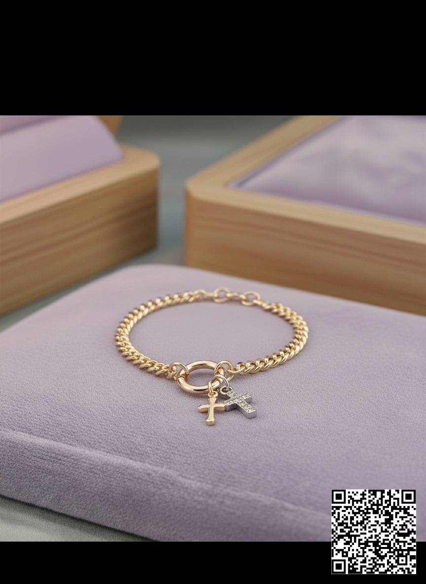 Elegantes Goldfarbenes Charm-Armband Mit Doppelkreuz-Anhänger