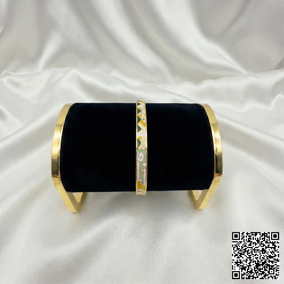 Eleganter Armreif Mit Geometrischem Muster In Gold Und Weiß