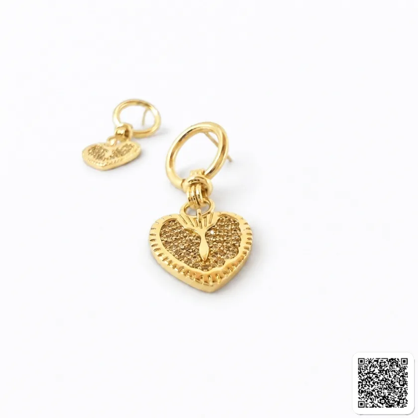 Goldfarbene Creolen Mit Herz Anhänger Und Zirkonia Elegante Damen