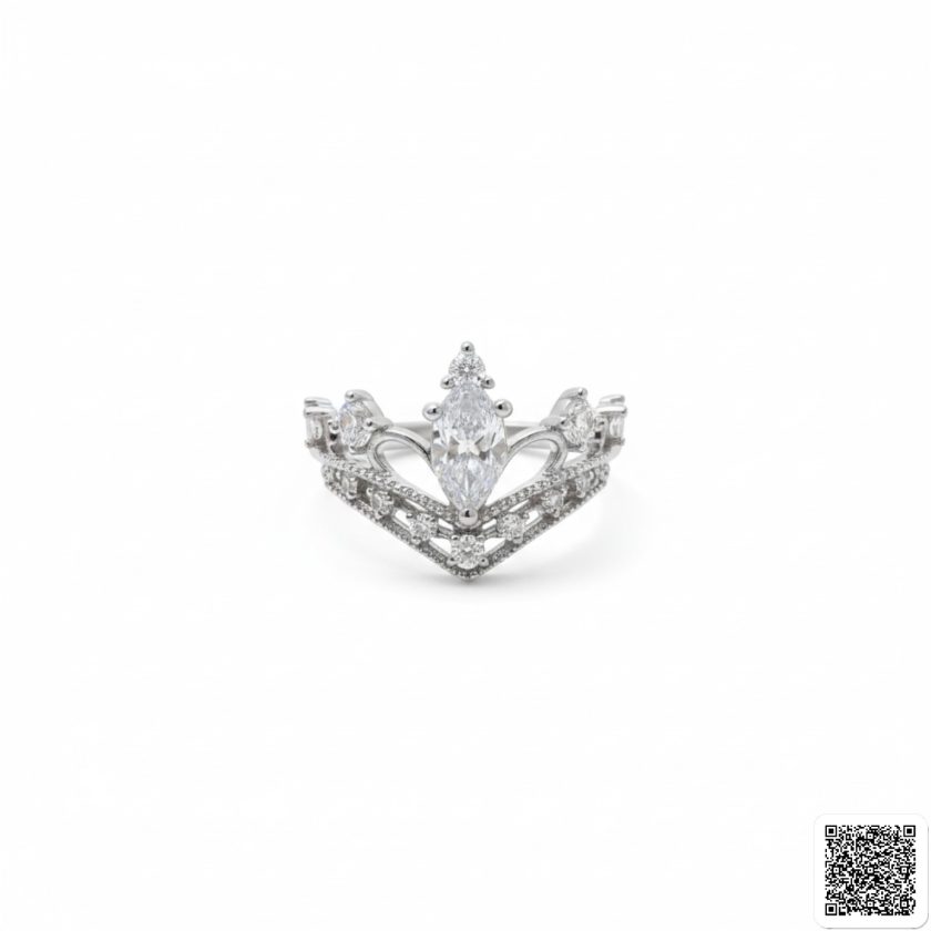 Eleganter Silberring Mit Funkelndem Zirkonia Im Kronen-Design