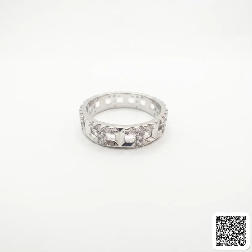 Eleganter Zirkonia-Eternity-Ring In Silberoptik