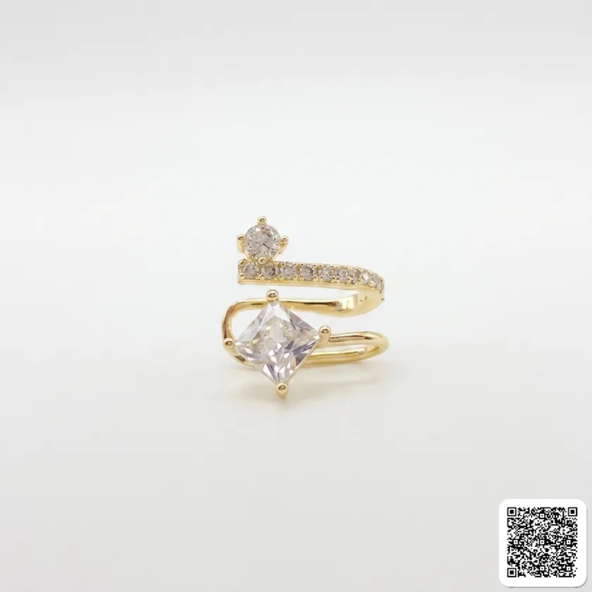 Goldfarbener Ear Cuff mit Zirkonia – Eleganter Ohrschmuck für Damen
