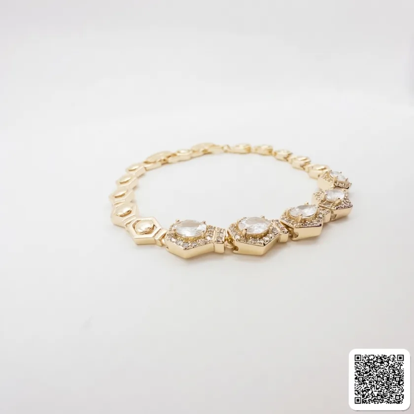 Elegantes Damen-Armband Mit Funkelnden Zirkonia-Steinen In Gold