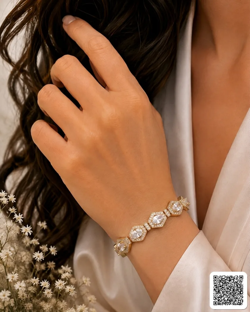 Elegantes Damen-Armband Mit Funkelnden Zirkonia-Steinen In Gold