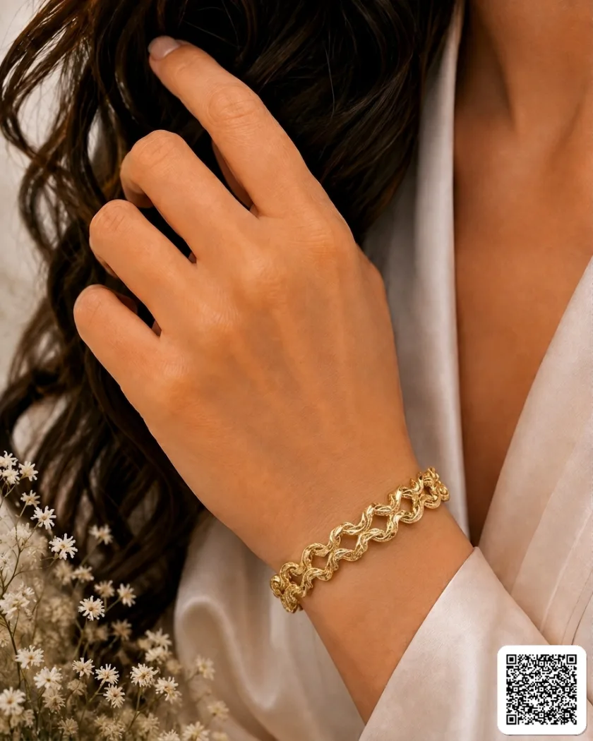Eleganter Goldring Mit Filigranem Wellen-Design