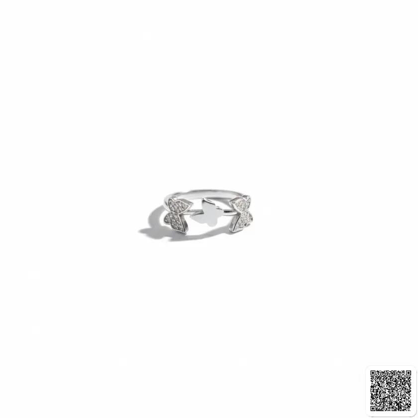 Verstellbarer Schmetterlingsring In Silberoptik Mit Funkelnden