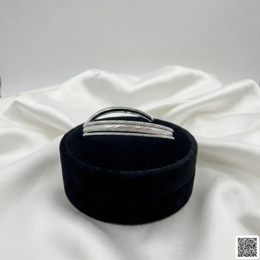 Silberfarbenes V-Design Armband Für Damen