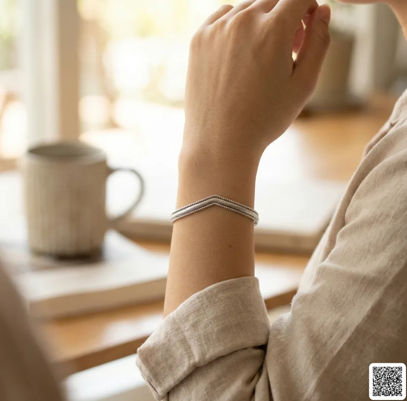 Silberfarbenes V-Design Armband Für Damen