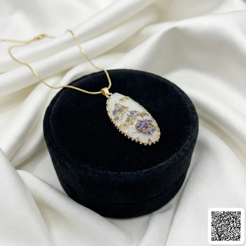 Vergoldete Halskette Mit Lavendel Anhänger Eleganter Blumen