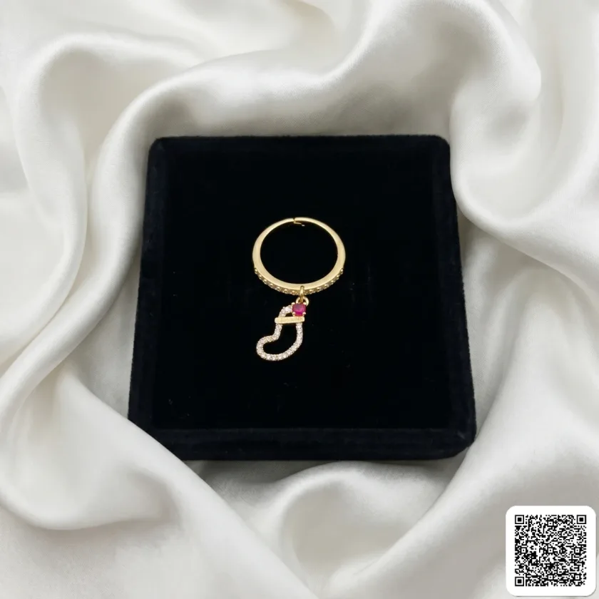 Goldfarbener Ring Mit Weihnachtsstrumpf-Anhänger & Zirkonia